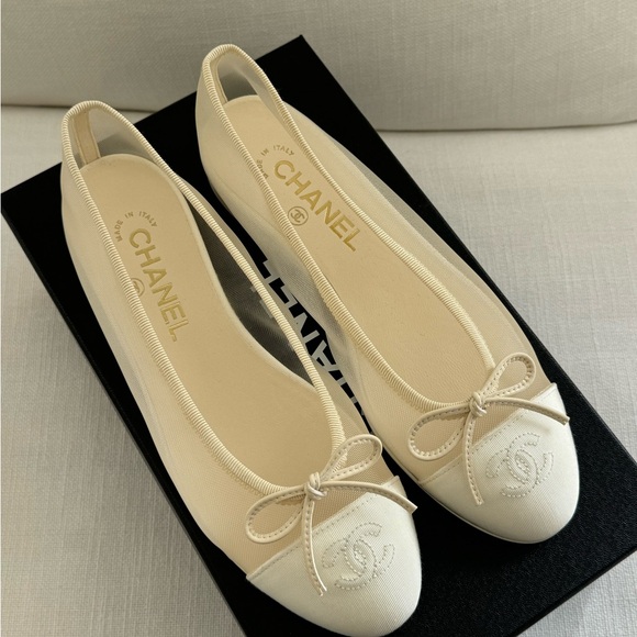CHANEL Cream and Ivory Cap-Toe Ballet Flats - Picture 9 of 12